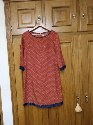 Vestido estampado rojo y azul