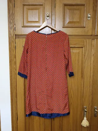 Vestido estampado rojo y azul