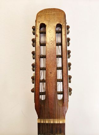 Bandurria antigua de madera