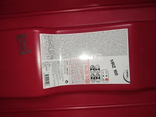 Trineo rojo con cuerda y asas