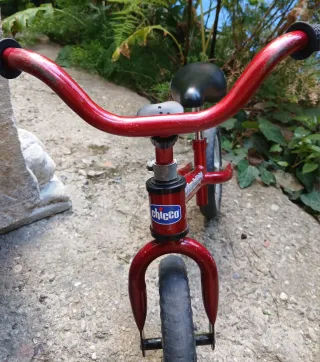 Bici sin pedales Chicco Red Bullet + Casco