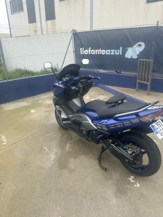 Yamaha TMAX Maxi Scooter Azul