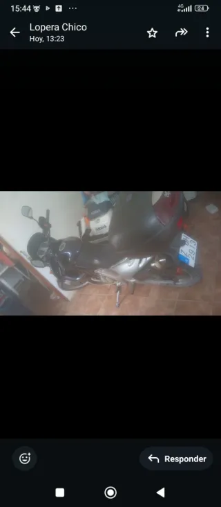 Aprilia 600 sportbike negra y granate