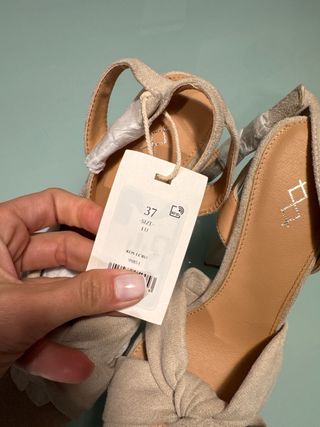 MIM Zapatos de tacón beige - NUEVOS
