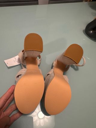 MIM Zapatos de tacón beige - NUEVOS