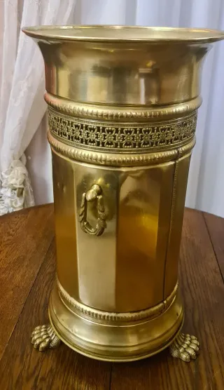 Portaombrelli in metallo con piedi leonini