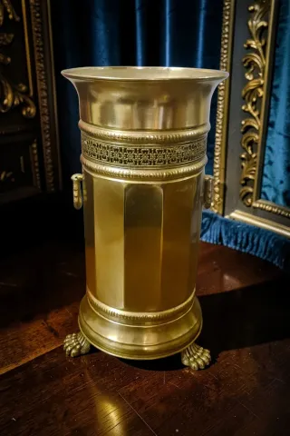 Portaombrelli in metallo con piedi leonini