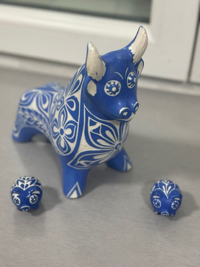 Escultura cerámica toro azul y blanco escultura d