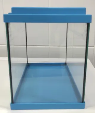 Acuario cristal y plástico azul