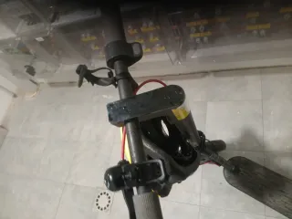 Patinete Eléctrico con Casco Amarillo