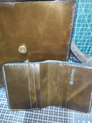 Bolso bandolera y cartera de piel hecho a mano