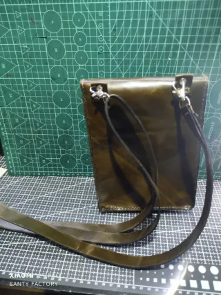Bolso bandolera y cartera de piel hecho a mano