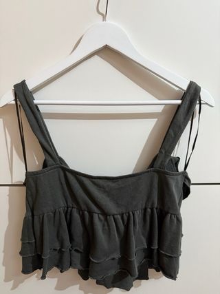 Top Zara volantes gris verdoso  talla L