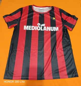 Camisetas deportiva tallas y precios variados.