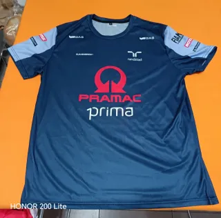 Camisetas deportiva tallas y precios variados.