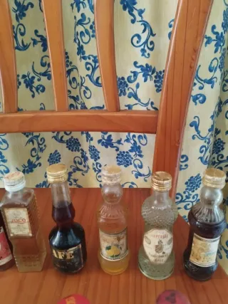 Collezione di Mini Bottiglie Antiche