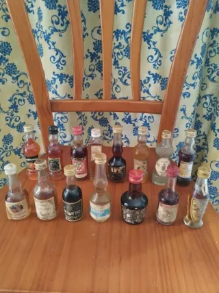 Collezione di Mini Bottiglie Antiche