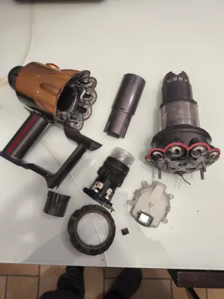 Ricambi Dyson V12 – Display funzionante,motore no