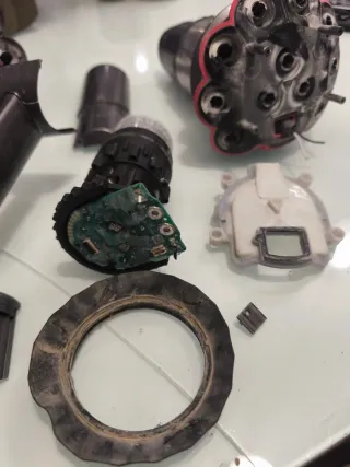 Ricambi Dyson V12 – Display funzionante,motore no