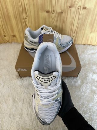 Asics Gel Kayano 14 Talla 43.5 Plata/Blanco