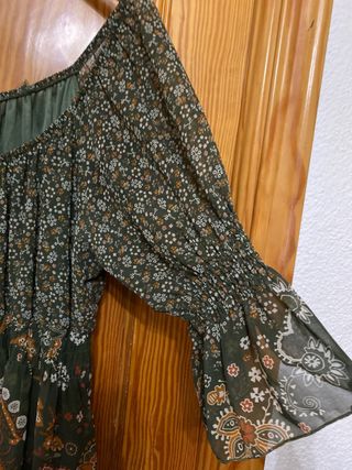 Vestido estampado floral y paisley