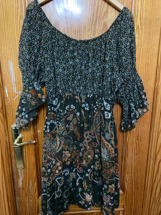 Vestido estampado floral y paisley