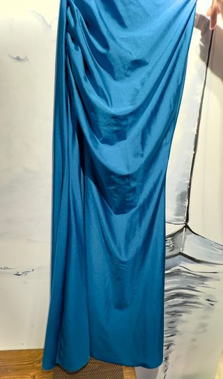 Vestido largo azul petróleo elegante con abertura