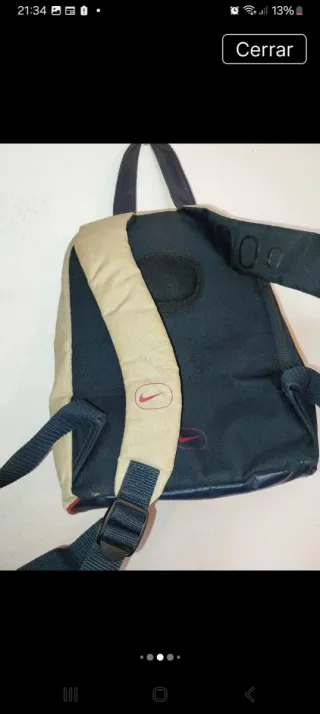 Mochila Nike pequeña beige y negra