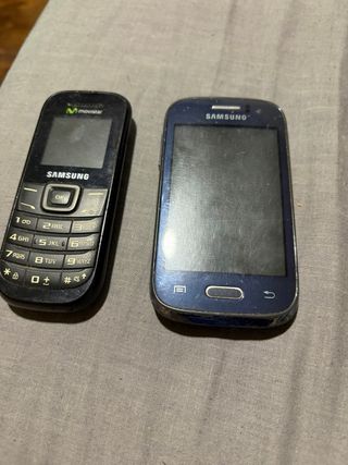 2 Móviles Samsung Clásicos (Negro/Gris)