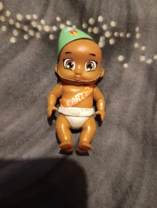 Muñeco bebé con gorro y fajín PARTY