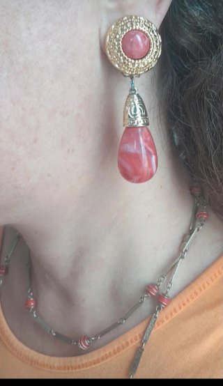 Pendientes coral y oro clip