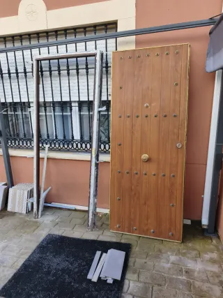 Puerta blindada imitación madera