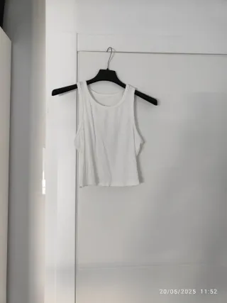 Camiseta blanca de canalé