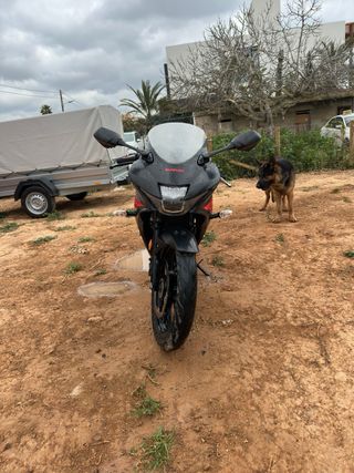 Suzuki GSXR125 Negra y Roja