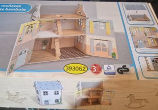 Casa de muñecas de madera