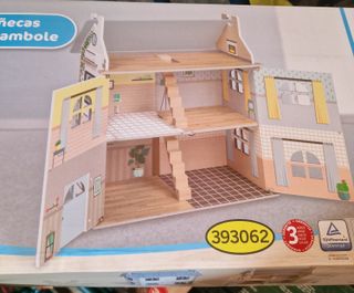 Casa de muñecas de madera