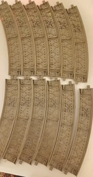 Vías escala H0 de Trix,radio 1 y Roco R3