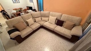 Sofá esquinero tela beige y marrón