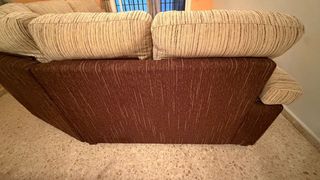 Sofá esquinero tela beige y marrón