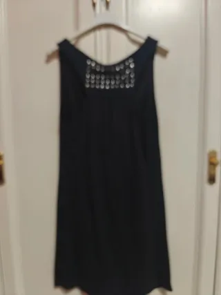 Vestido negro sin mangas