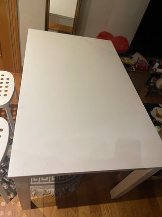 Mesa comedor moderna blanca  Incluye dos sillas