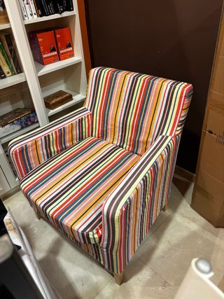 Due poltrone in tessuto a righe