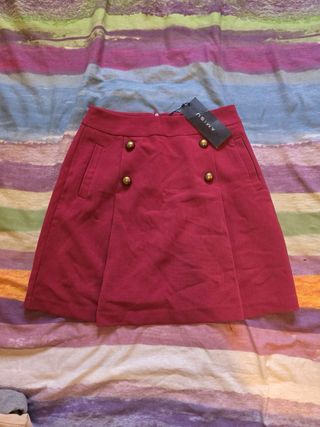 Falda burdeos botones dorados talla 34
