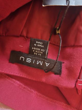 Falda burdeos botones dorados talla 34