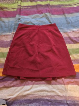 Falda burdeos botones dorados talla 34
