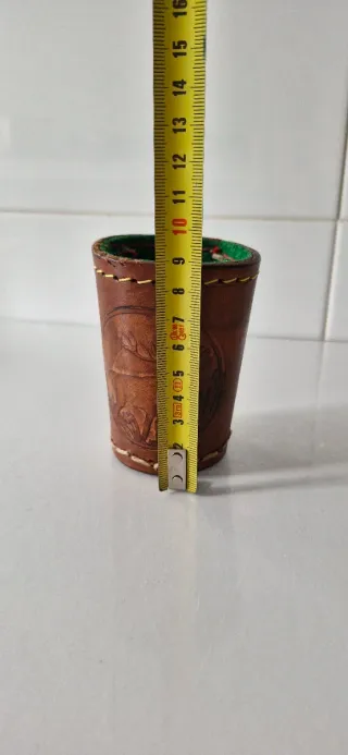 Cubilete in pelle vintage con cervo