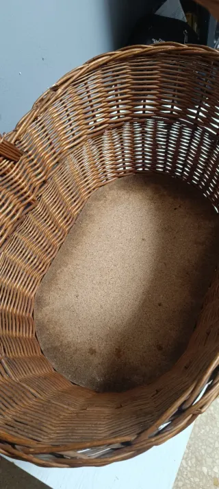 Cesta de mimbre natural con asa