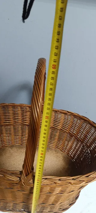 Cesta de mimbre natural con asa