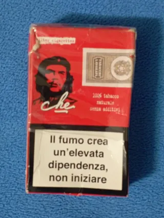 Pacchetto Che Filter cigarettes vuoto