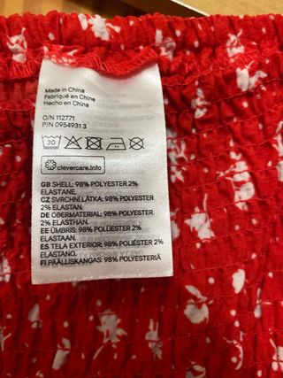 Minifalda roja con topos blancos